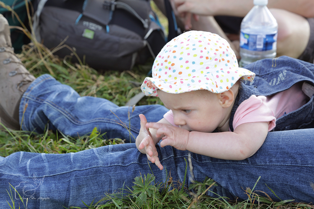 Photo lifestyle : Bébé en sortie nature