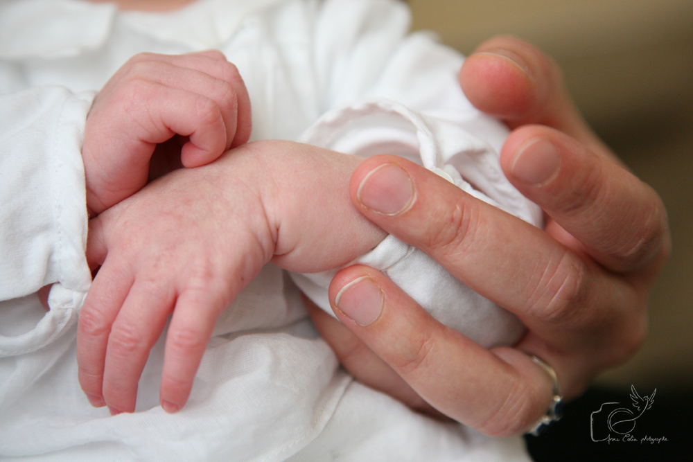 Photo lifestyle : Mains de bébé et maman